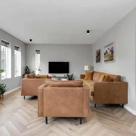 A Modern And Stylish Furnished House In *